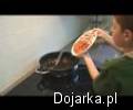 Siedmioletni_mistrz_kuchni_gotuje_w_telewizji