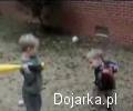 Nie_ufaj_dzieciakowi_z_bejsbolem