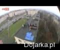 Rusek_skacze_z_8_pi__tra_bez_zabezpiecze__