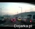 Driftuj__cy_SUV_uderza_policyjne_auto