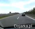 Auto_320km_h_wyprzedza_auto_160km_h