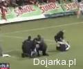 Bitwa_ochrony_z_kibicami_podczas_meczu